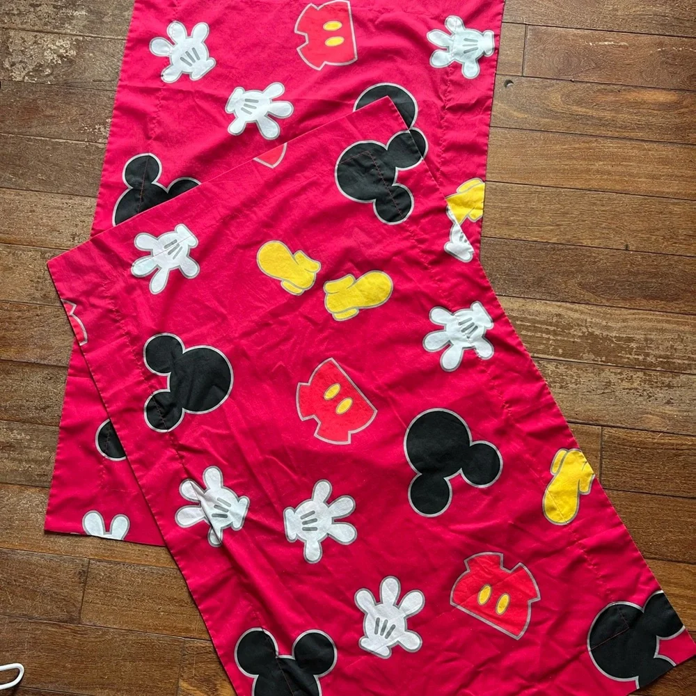 Mickey Mouse Comforter + 2 Pillowcases - Picture 2 of 9